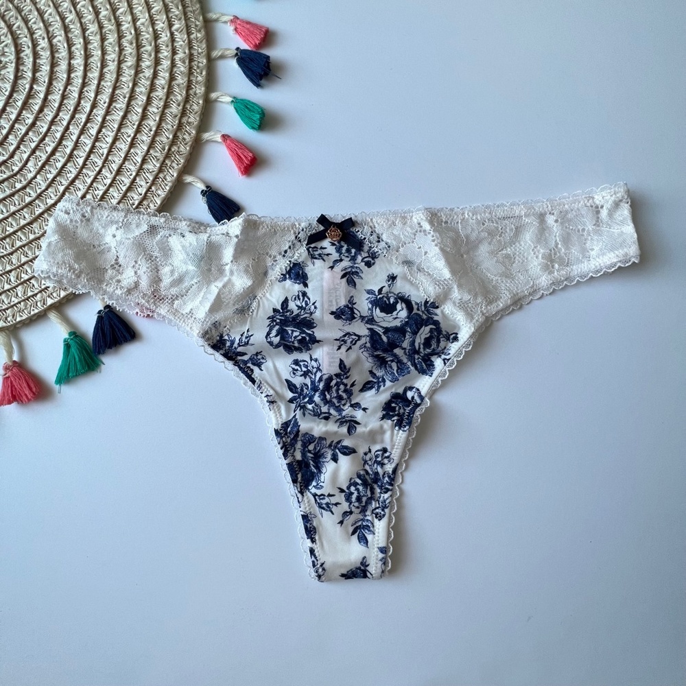 Victoria's Secret Body By Victoria Smooth & Lace Thong Panty White Toile L NEW